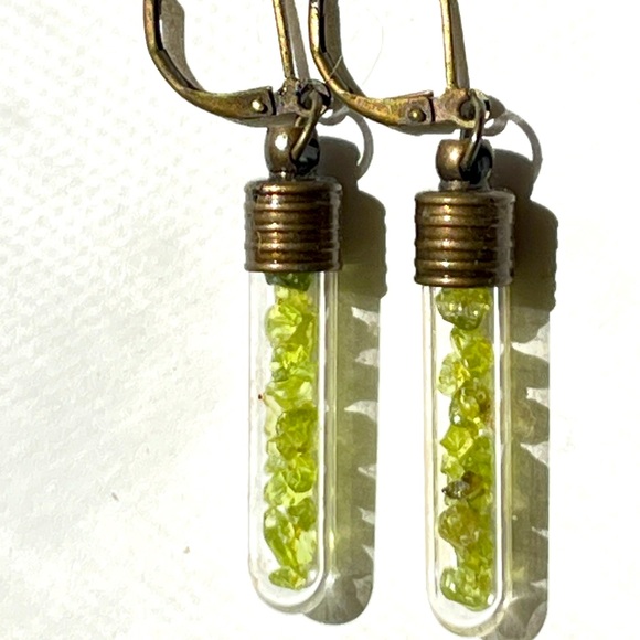 Green stone earrings - Picture 1 of 3